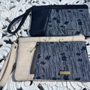 Zippy Wristlet (Blue Floral & Cream)